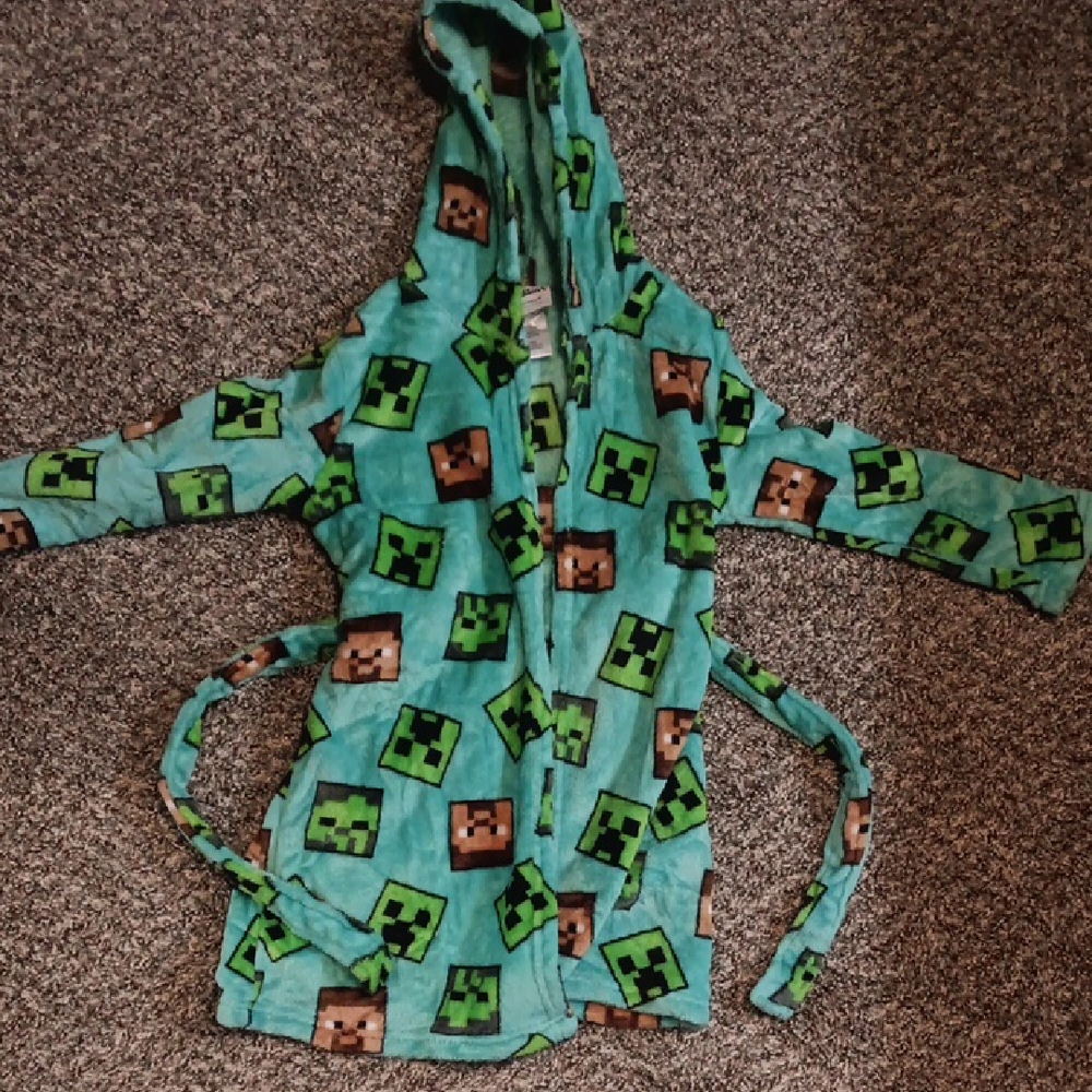 Green Cartoon Animal Print Hoodie with Long Sleeves